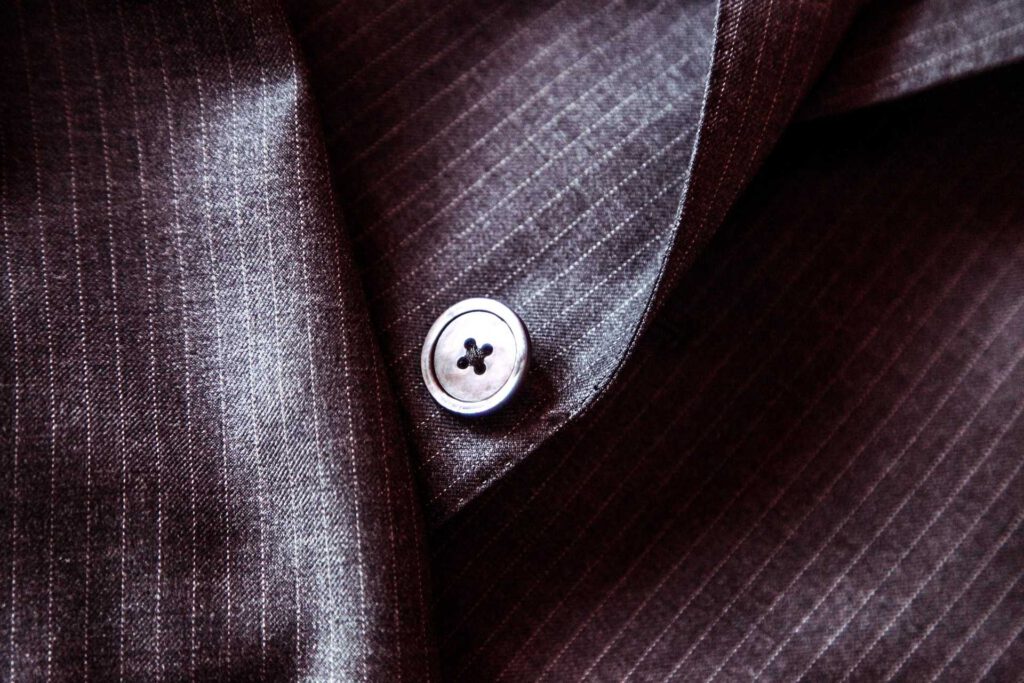 suit 407086 1920 Jak się ubrać na pogrzeb